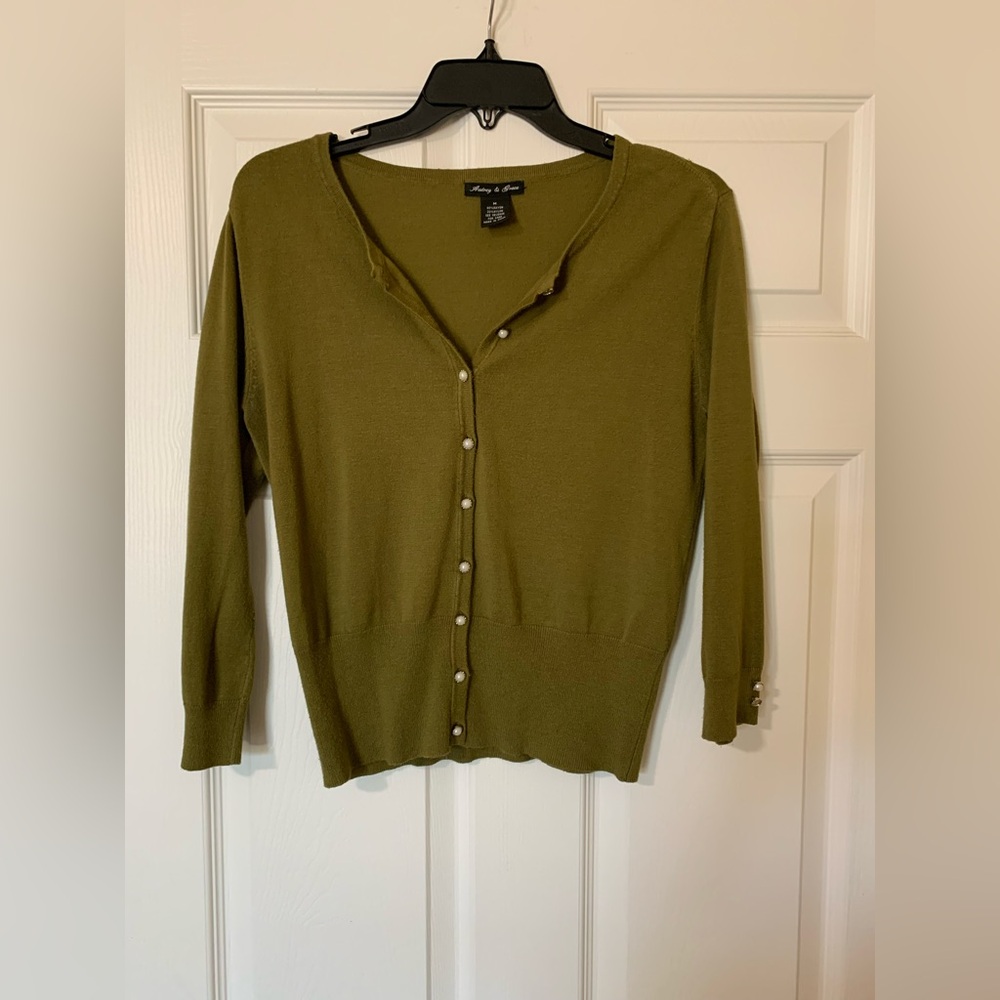 Audrey & Grace Olive Pearl‎ Button Front Knit Top Size Medium Preppy Academia